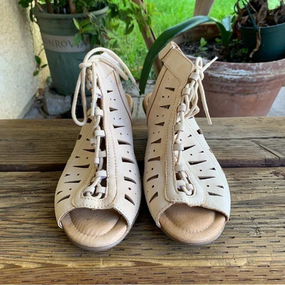 Women’s Earth Nubuck Leather Lace-Up Kristen Sandals